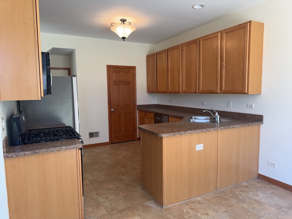 2216 Evergreen Circle, Unit 2216 McHenry, IL 60050 - Photo 12 of 28