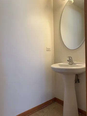 $2,095 | 2216 Evergreen Circle, Unit 2216, McHenry, IL 60050