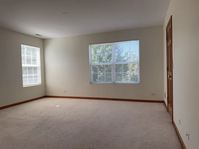 $2,095 | 2216 Evergreen Circle, Unit 2216, McHenry, IL 60050