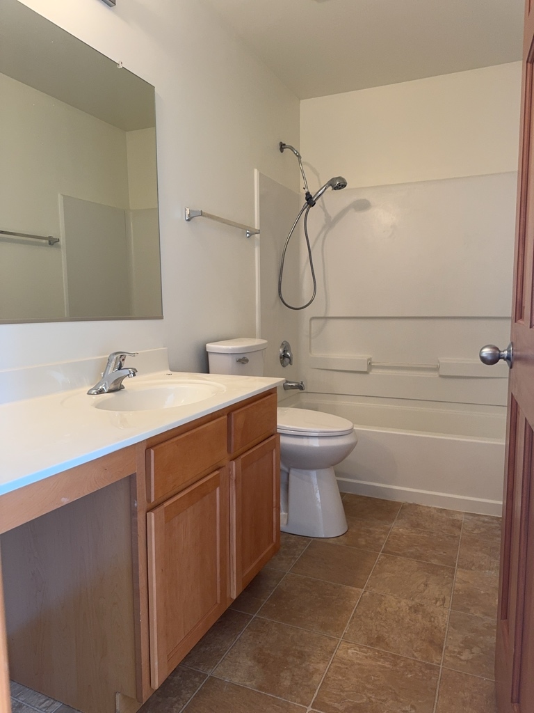 2216 Evergreen Circle, Unit 2216 McHenry, IL 60050 - Photo 18 of 28