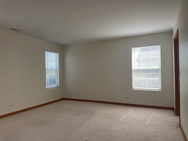 $2,095 | 2216 Evergreen Circle, Unit 2216, McHenry, IL 60050