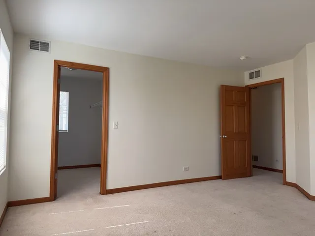 $2,095 | 2216 Evergreen Circle, Unit 2216, McHenry, IL 60050