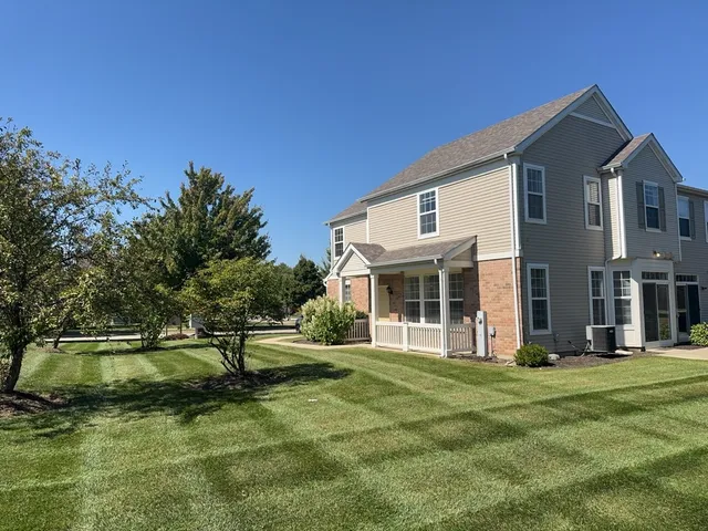 $2,095 | 2216 Evergreen Circle, Unit 2216, McHenry, IL 60050
