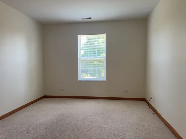 $2,095 | 2216 Evergreen Circle, Unit 2216, McHenry, IL 60050