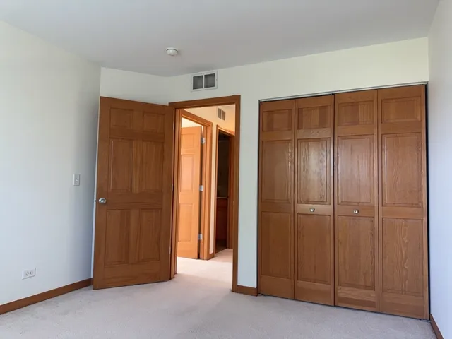 $2,095 | 2216 Evergreen Circle, Unit 2216, McHenry, IL 60050