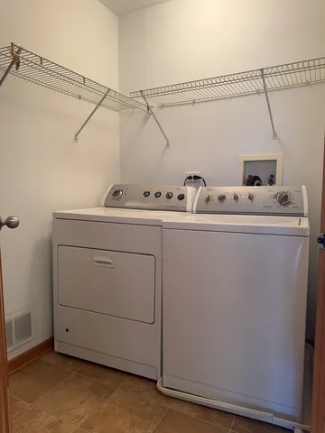 $2,095 | 2216 Evergreen Circle, Unit 2216, McHenry, IL 60050