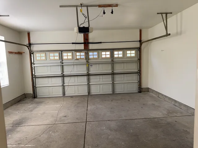 $2,095 | 2216 Evergreen Circle, Unit 2216, McHenry, IL 60050