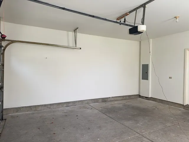 $2,095 | 2216 Evergreen Circle, Unit 2216, McHenry, IL 60050