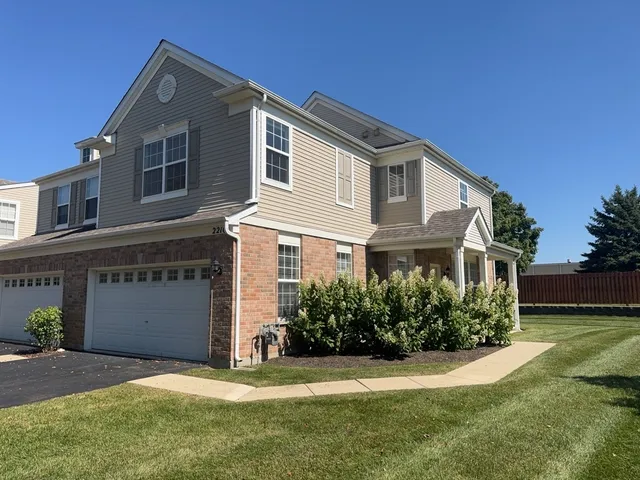 $2,095 | 2216 Evergreen Circle, Unit 2216, McHenry, IL 60050