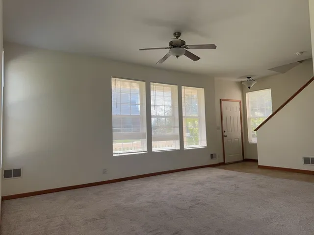 $2,095 | 2216 Evergreen Circle, Unit 2216, McHenry, IL 60050