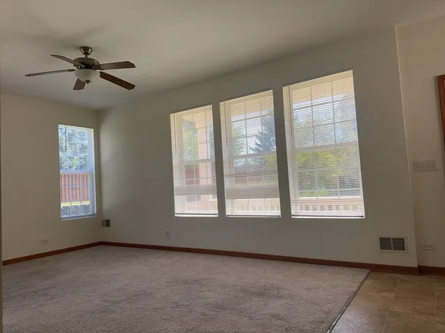 $2,095 | 2216 Evergreen Circle, Unit 2216, McHenry, IL 60050