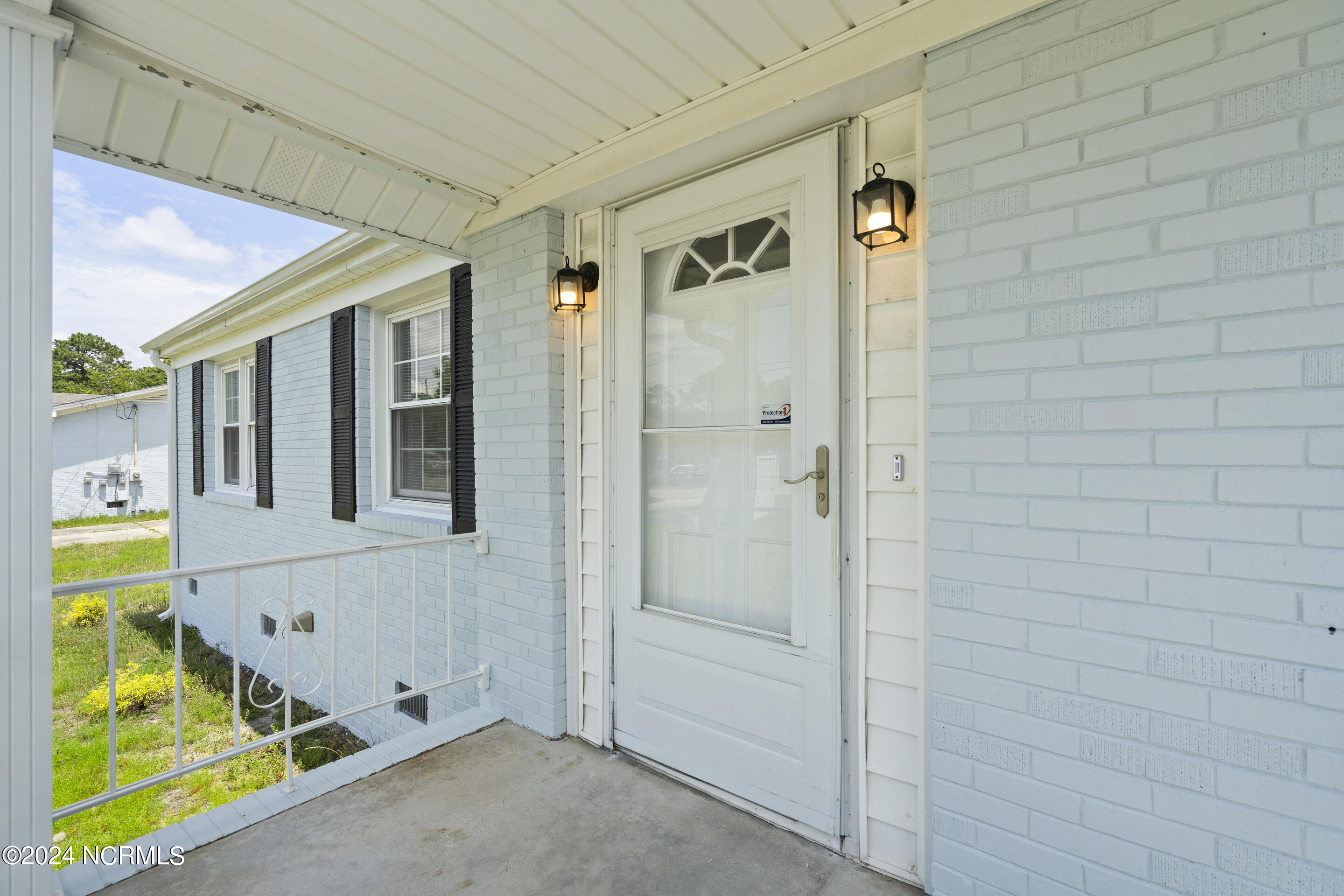 400 Judges Road Wilmington, NC 28405 - Photo 3 of 38 400 Judges front door 2