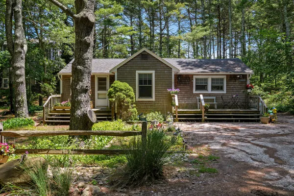 $925,000 | 21 Clay Pit Road, Edgartown, MA 02539