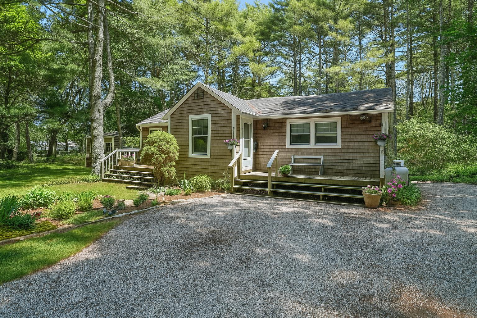 21 Clay Pit Road Edgartown, MA 02539 - Photo 2 of 20 a front view of a house with a yard