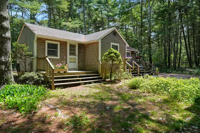 a view of outdoor space yard and porch