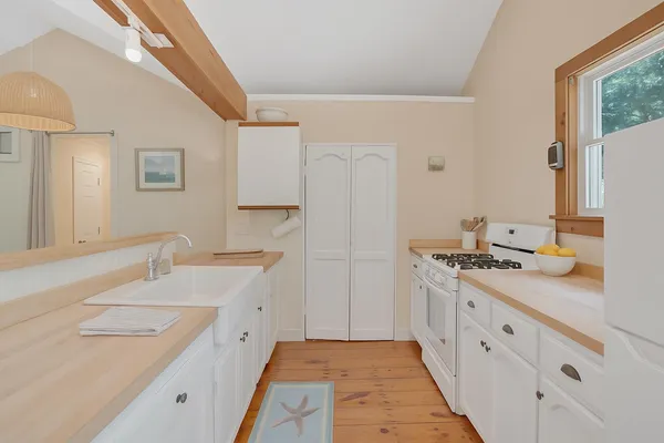 $925,000 | 21 Clay Pit Road, Edgartown, MA 02539