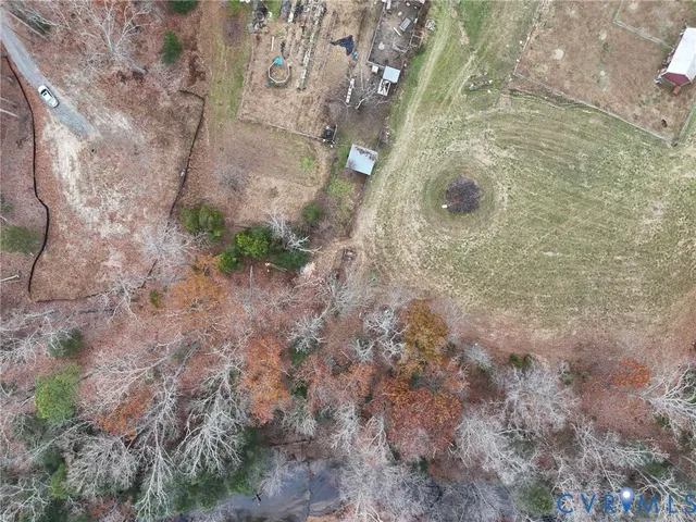 a view of a dry yard