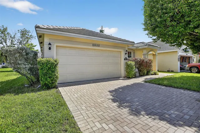 $619,000 | 8800 Lake Park Circle North, Davie, FL 33328