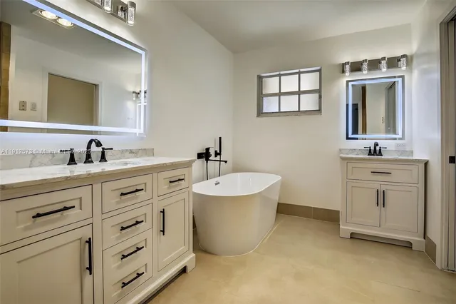 $619,000 | 8800 Lake Park Circle North, Davie, FL 33328