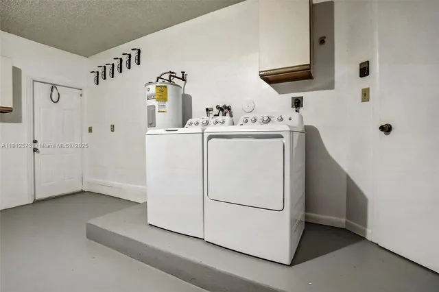 $619,000 | 8800 Lake Park Circle North, Davie, FL 33328