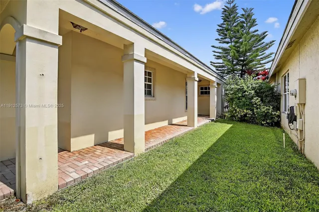 $619,000 | 8800 Lake Park Circle North, Davie, FL 33328