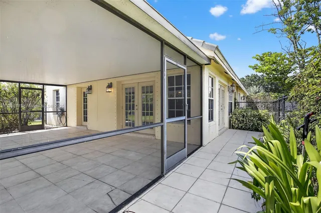 $619,000 | 8800 Lake Park Circle North, Davie, FL 33328