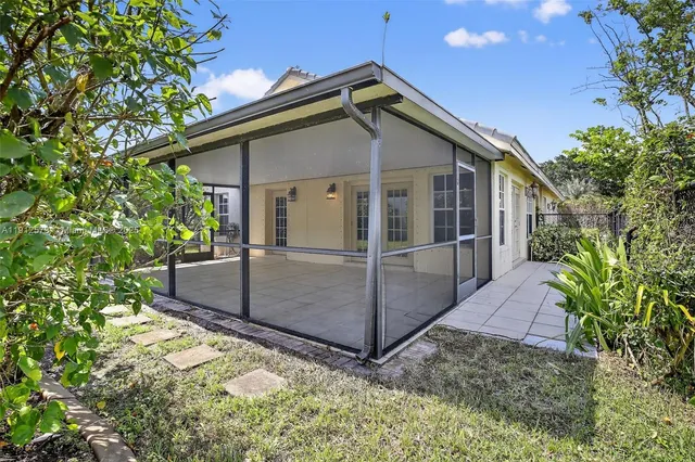 $619,000 | 8800 Lake Park Circle North, Davie, FL 33328