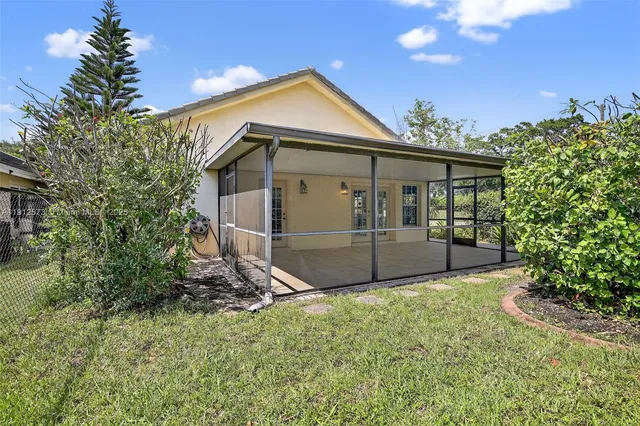 $619,000 | 8800 Lake Park Circle North, Davie, FL 33328
