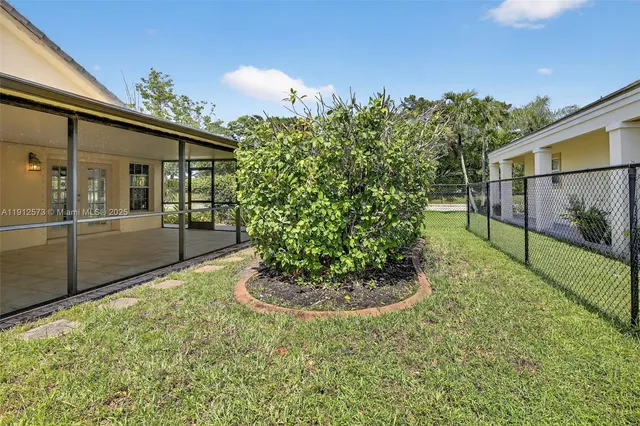 $619,000 | 8800 Lake Park Circle North, Davie, FL 33328