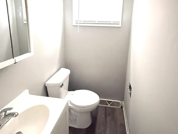 $1,300 | 5438 North Division Street, Davenport, IA 52806