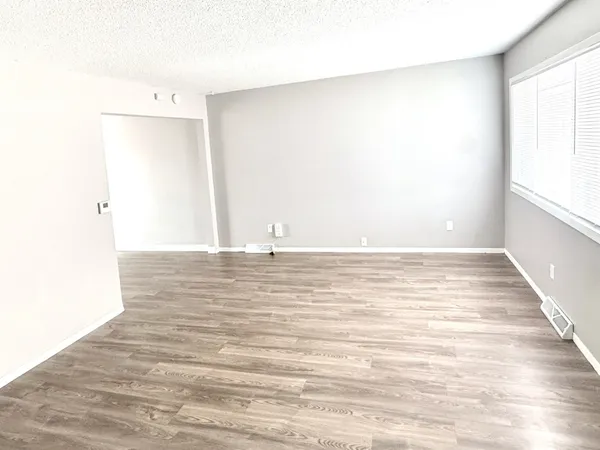 $1,300 | 5438 North Division Street, Davenport, IA 52806