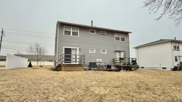 $1,300 | 5438 North Division Street, Davenport, IA 52806