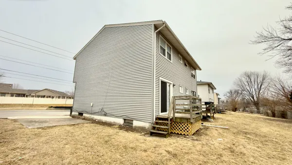 $1,300 | 5438 North Division Street, Davenport, IA 52806