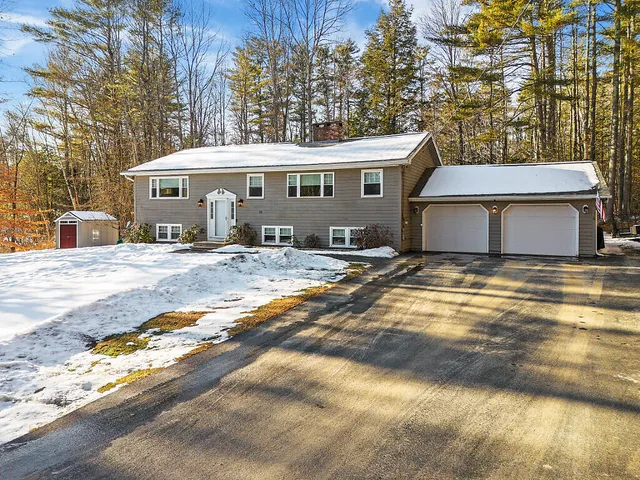 $495,000 | 50 Country Club Road, Manchester, ME 04351