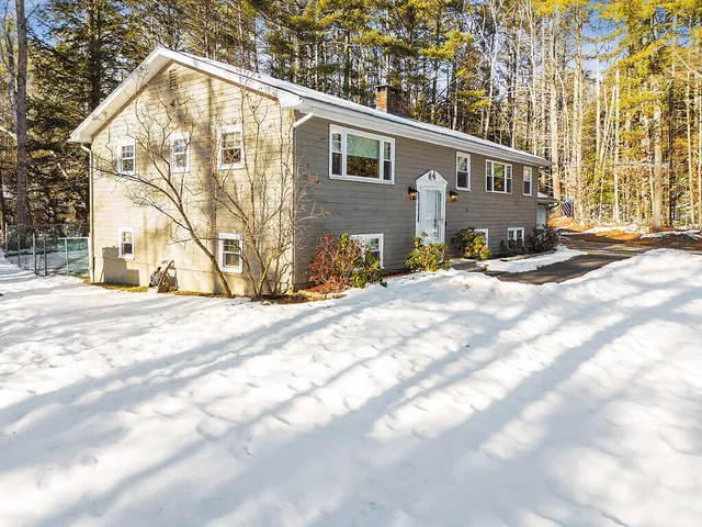 $490,000 | 50 Country Club Road, Manchester, ME 04351