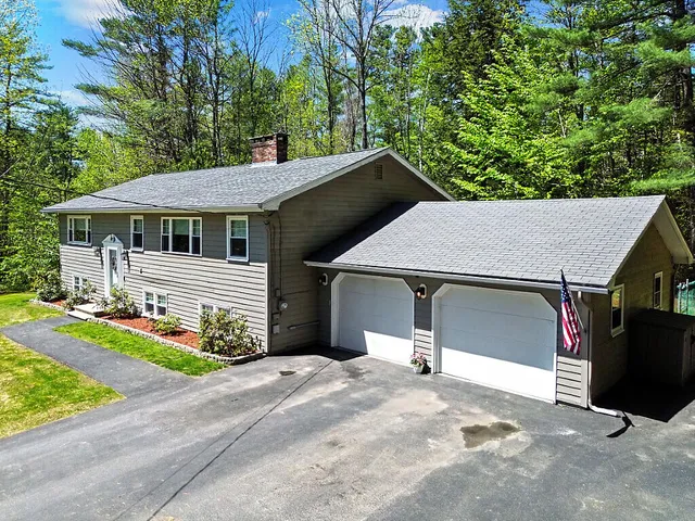 $490,000 | 50 Country Club Road, Manchester, ME 04351