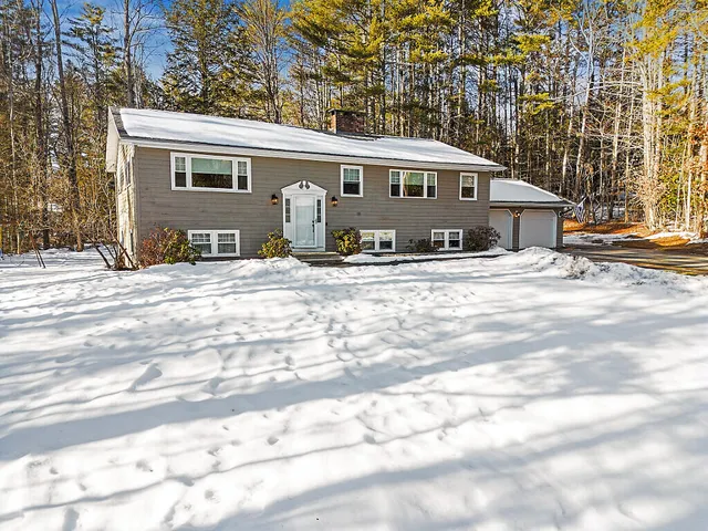 $490,000 | 50 Country Club Road, Manchester, ME 04351