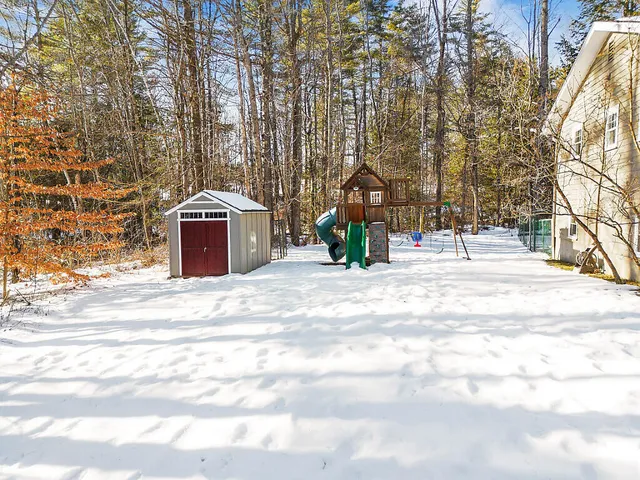 $490,000 | 50 Country Club Road, Manchester, ME 04351