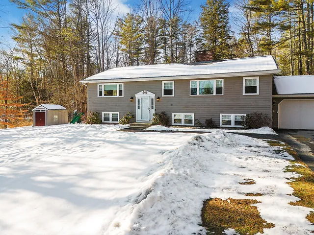 $490,000 | 50 Country Club Road, Manchester, ME 04351