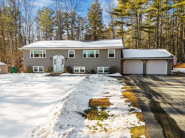 $490,000 | 50 Country Club Road, Manchester, ME 04351