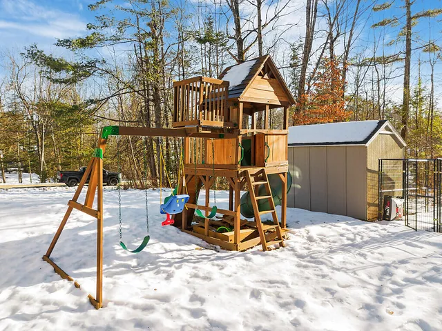 $490,000 | 50 Country Club Road, Manchester, ME 04351