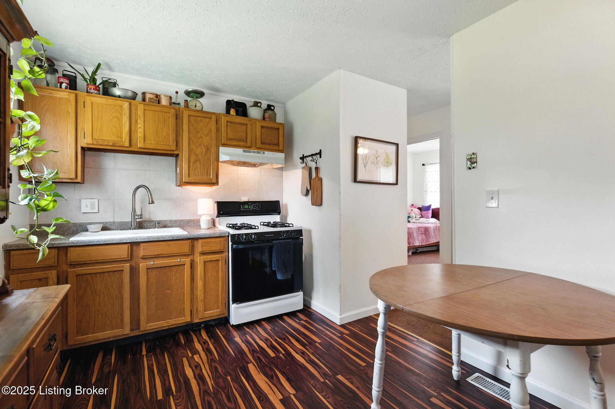 254 Glenview Road Louisville, KY 40229 - Photo 9 of 40 254 Glenview Rd-16