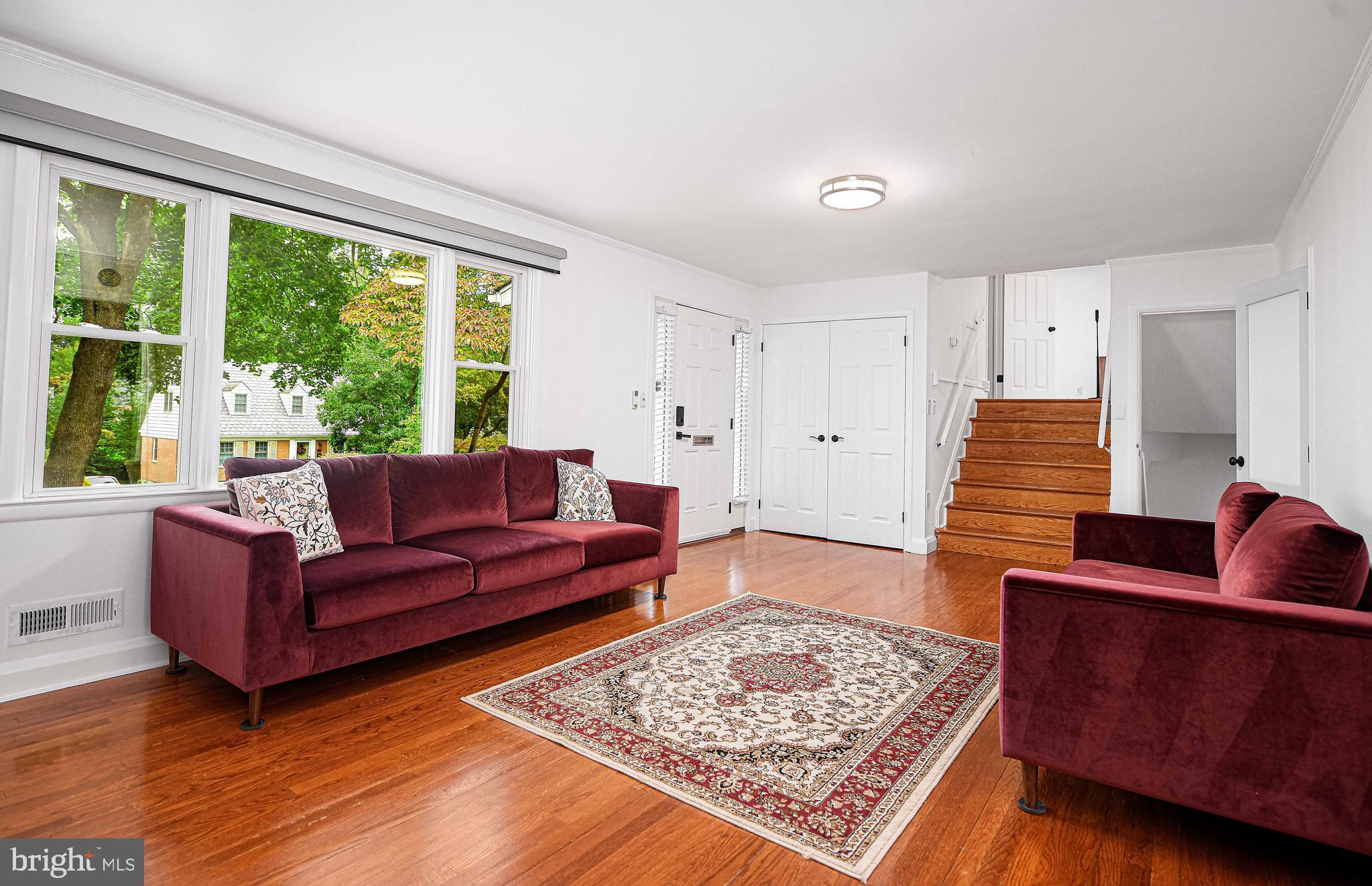 448 Range Road Baltimore, MD 21204 - Photo 10 of 42 Living Room