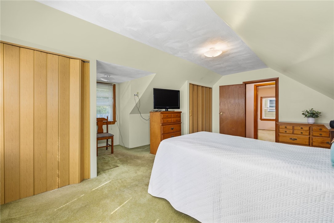 70 New Lexington Road North Kingstown, RI 02852 - Photo 18 of 30 Second floor primary bedroom
