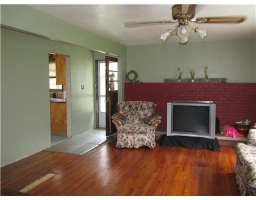 281 Ligo Road Mercer, PA 16137 - Photo 6 of 18 Living Room.