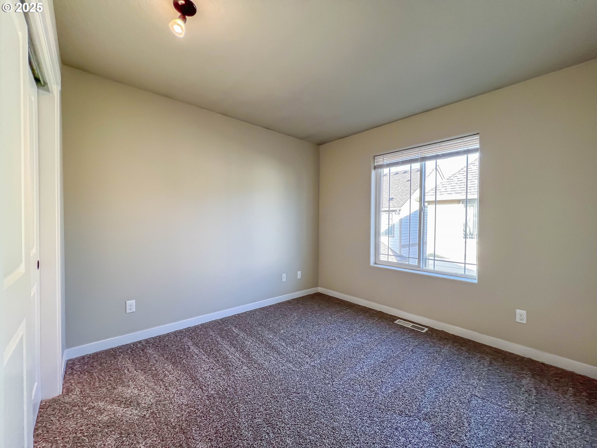 386 Southwest 203rd Terrace Beaverton, OR 97006 - Photo 18 of 24 an empty room with a window