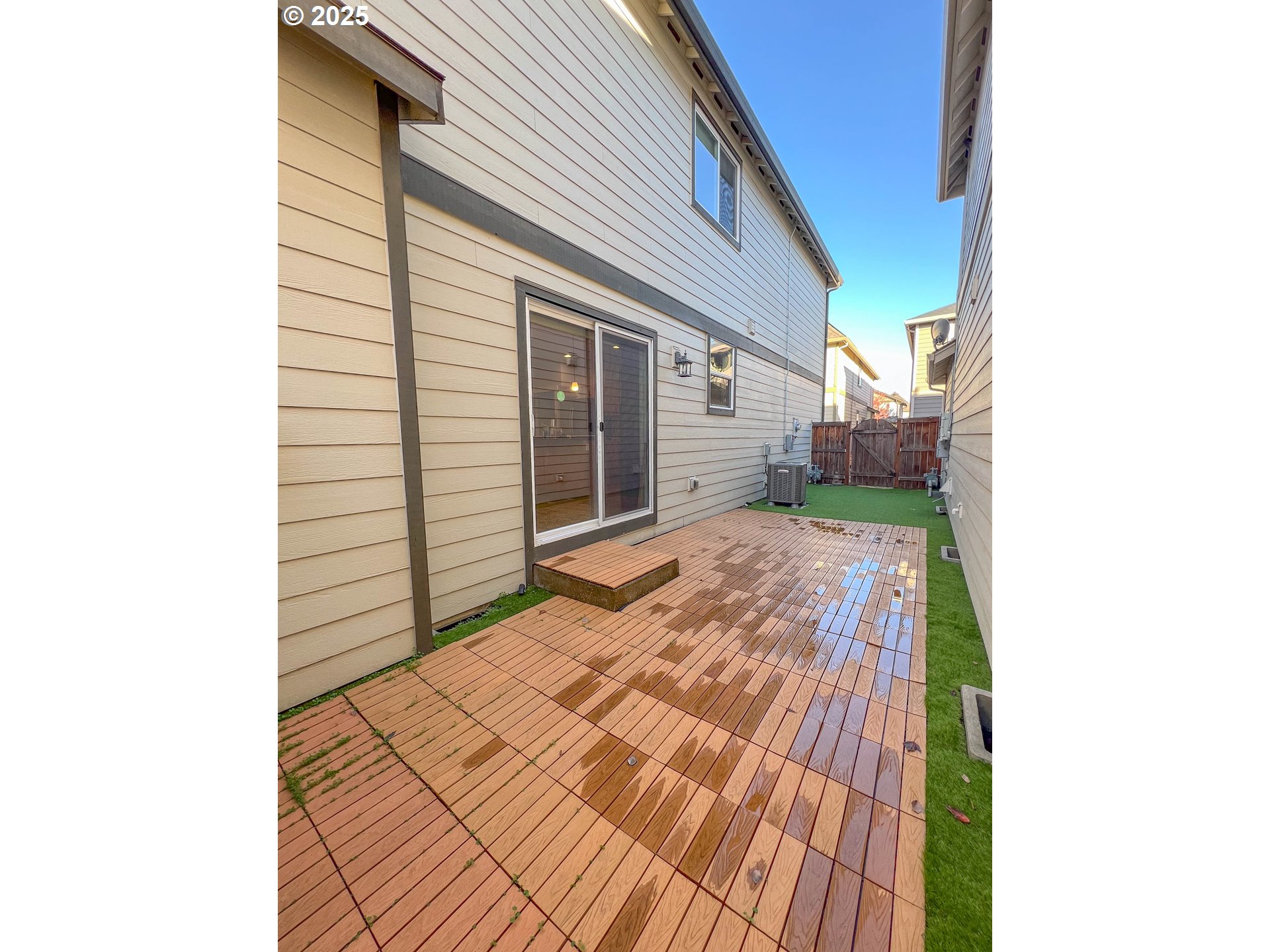 386 Southwest 203rd Terrace Beaverton, OR 97006 - Photo 7 of 24 a view of a backyard of the house