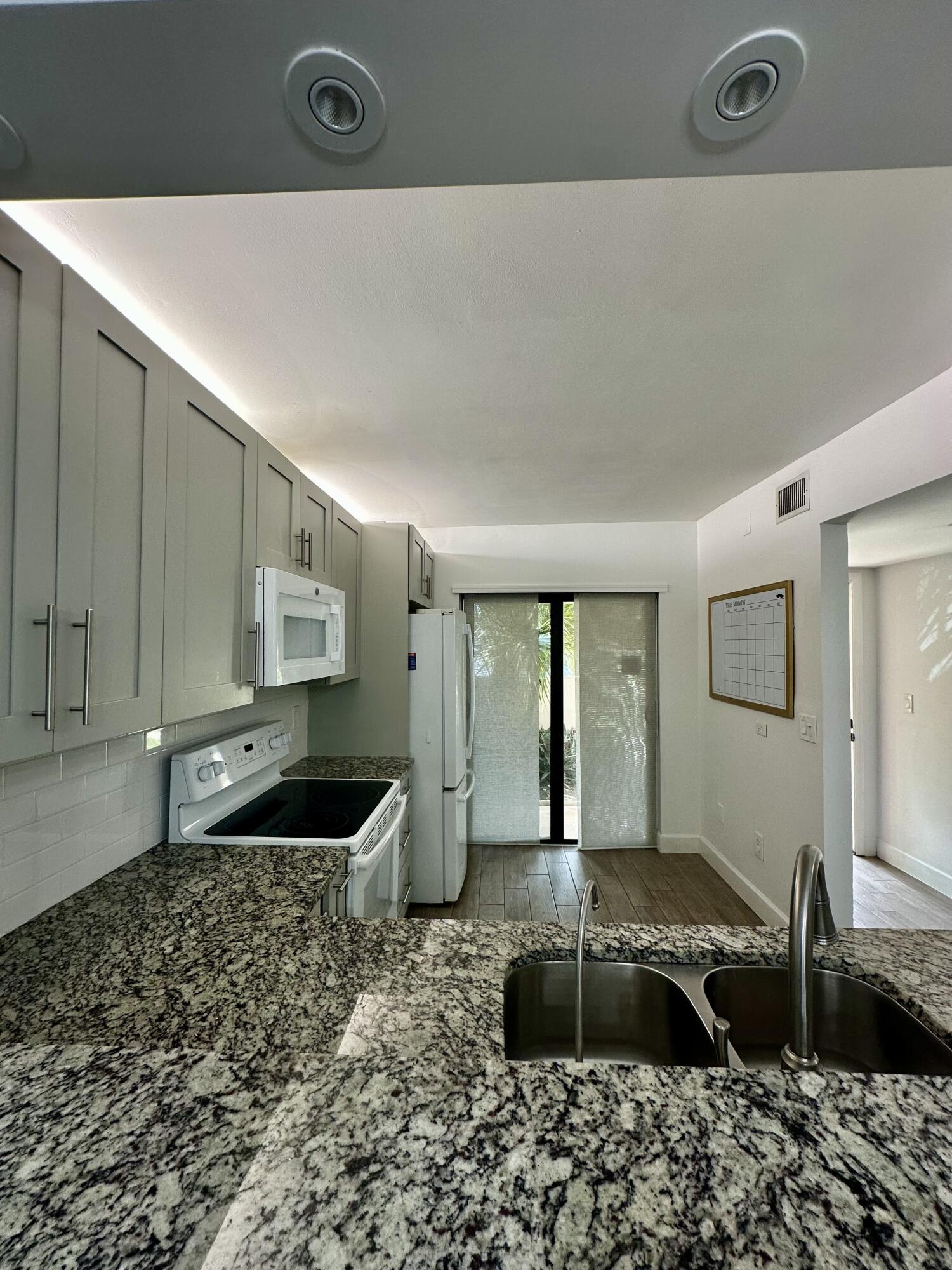 351 Club Circle, Unit 108 Boca Raton, FL 33487 - Photo 18 of 33 IMG_1157