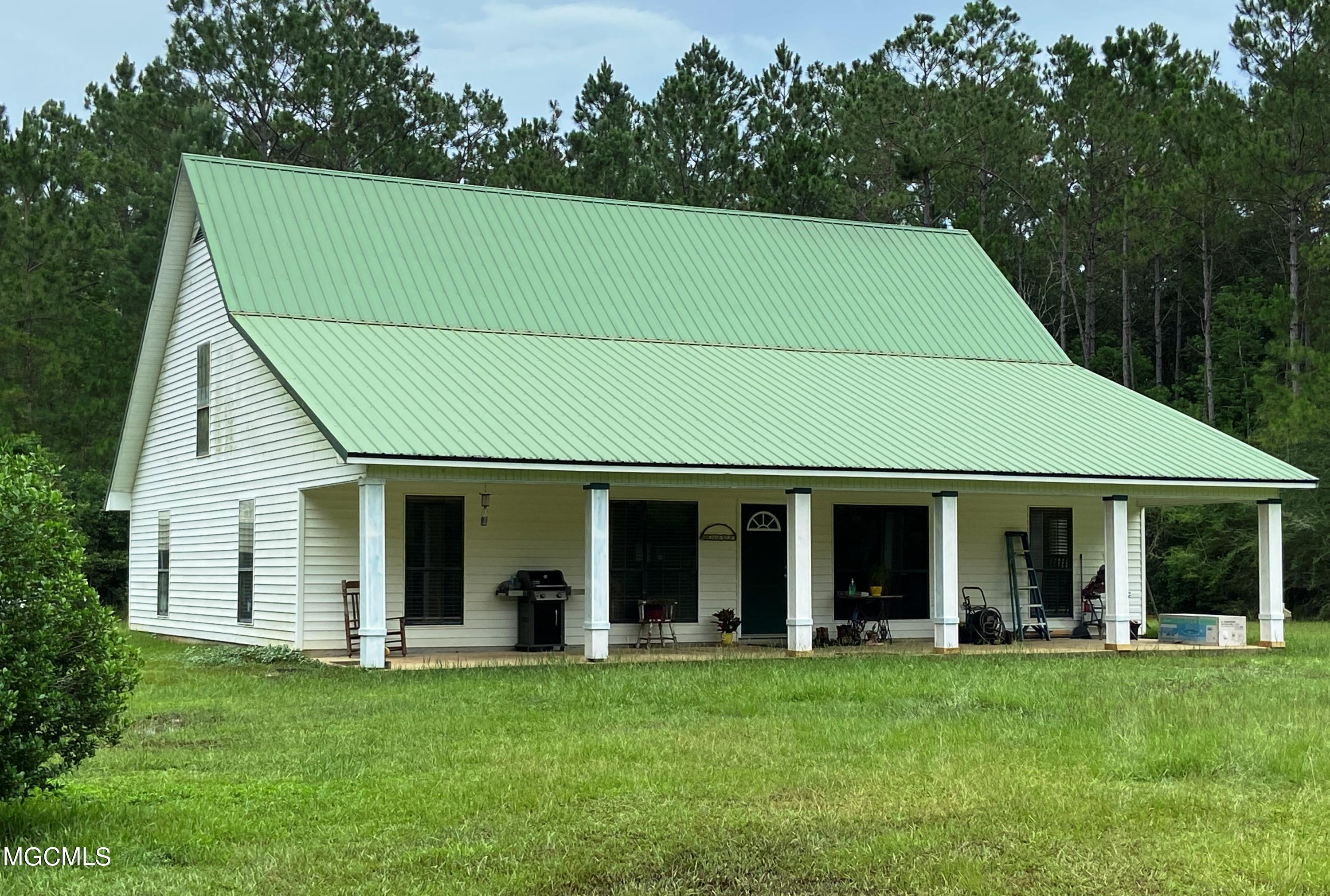 5401 Wildwood Road Moss Point, MS 39562 - Photo 1 of 24 IMG_3873
