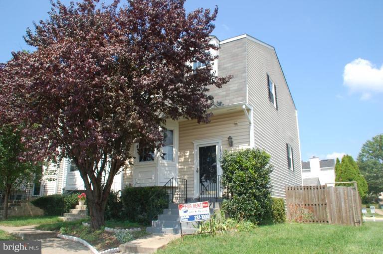 13982 New Braddock Road Centreville, VA 20121 - Photo 1 of 16 a front view of a house with garden